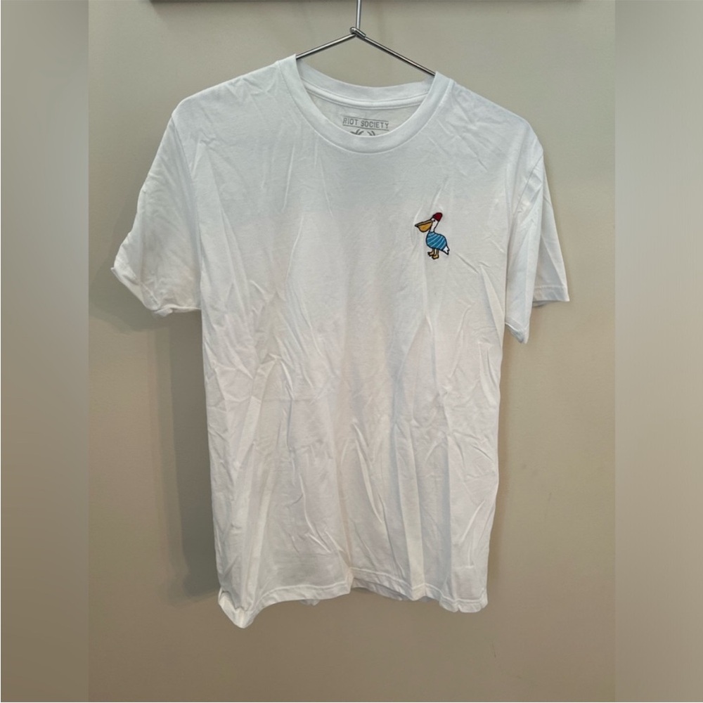 Riot Society Men's White Pelican Shirt
Size Medium